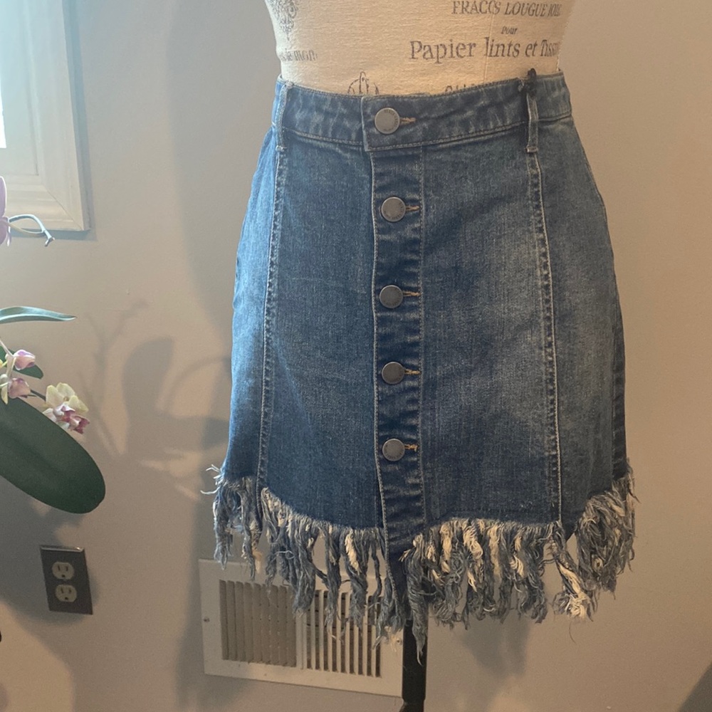 Fringe Hem Button Front Denim Skirt 
Size Medium. NWT